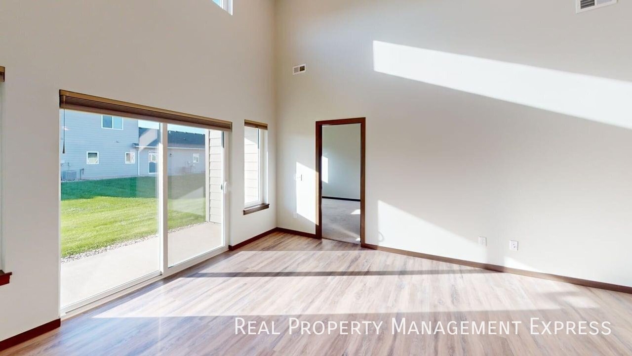 5405 S Huntwood Ave - Photo 4 of 14