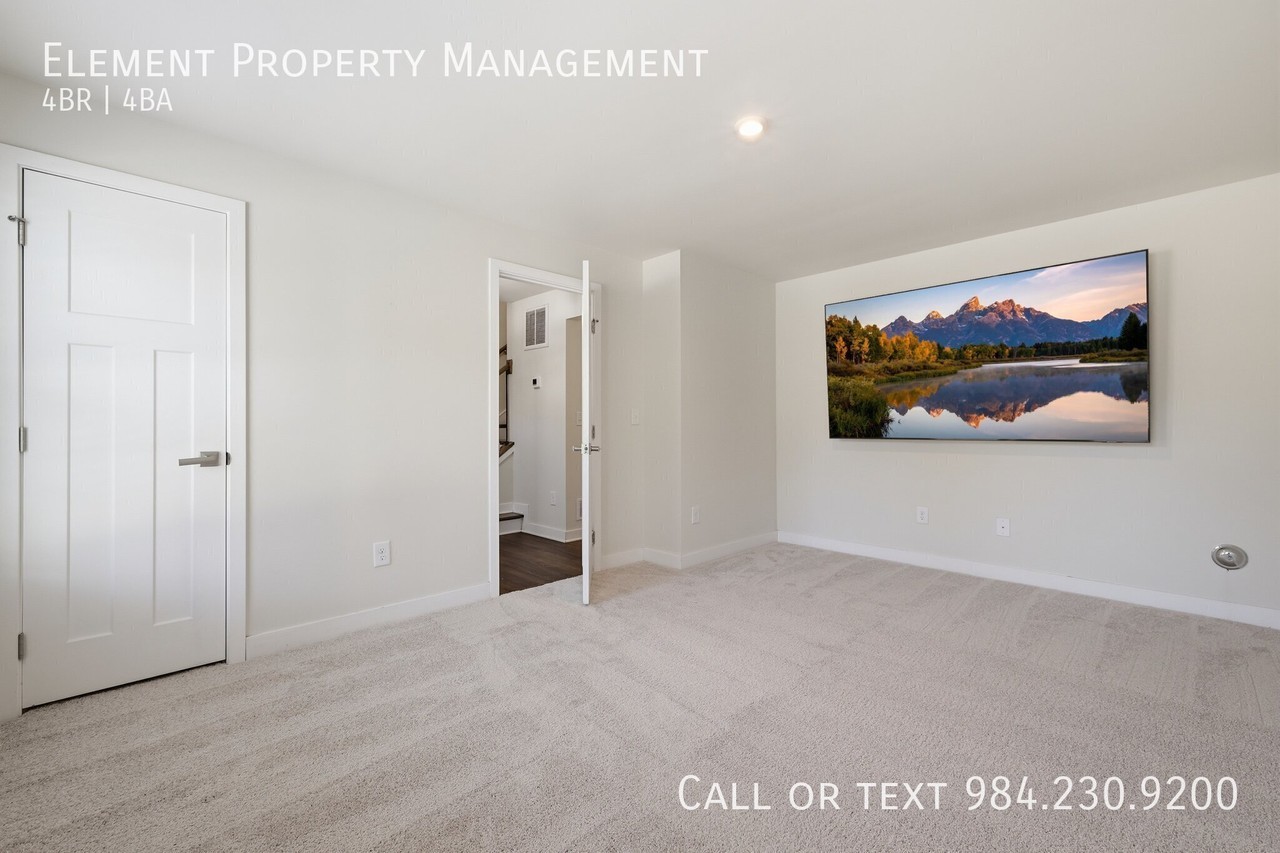 1092 Ambergate Sta #1 - Photo 5 of 35