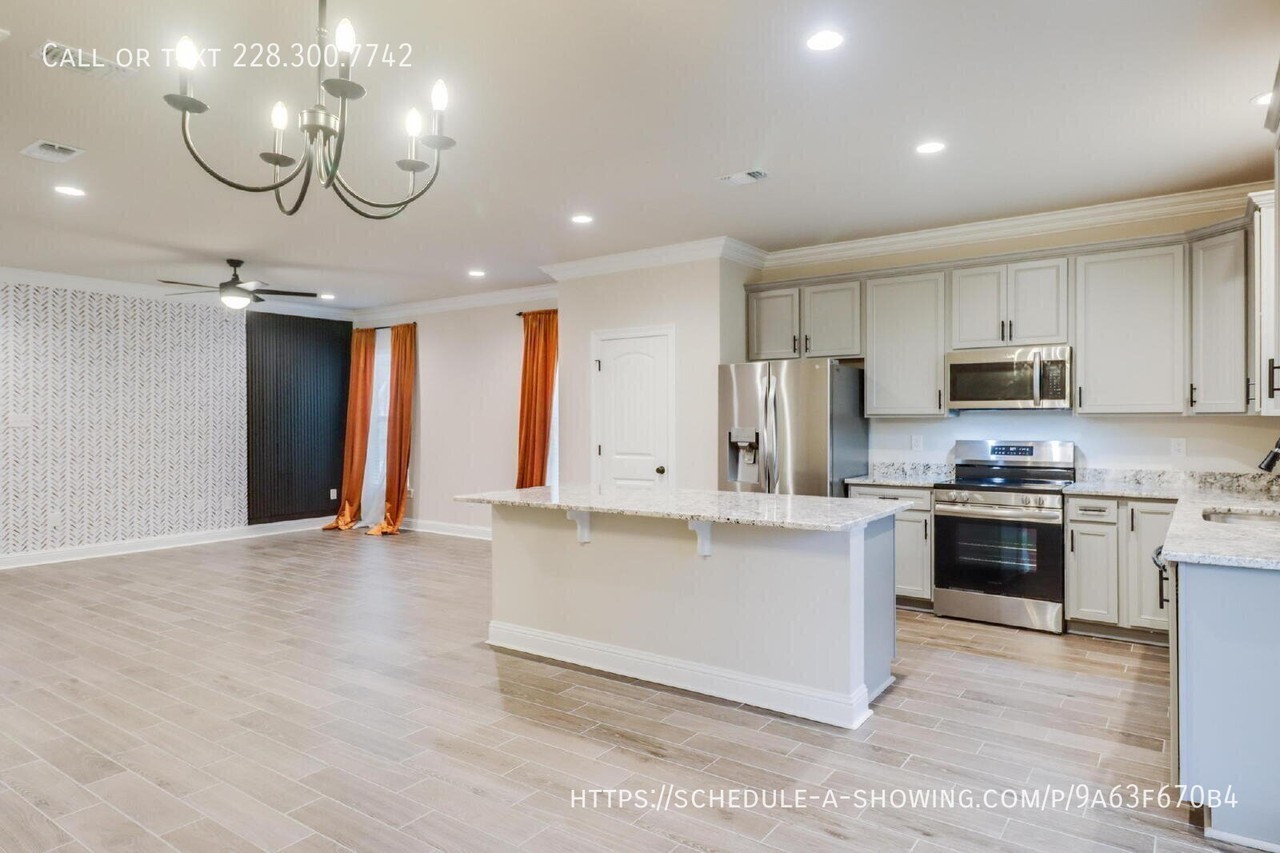 856 Leeward Dr - Photo 4 of 26