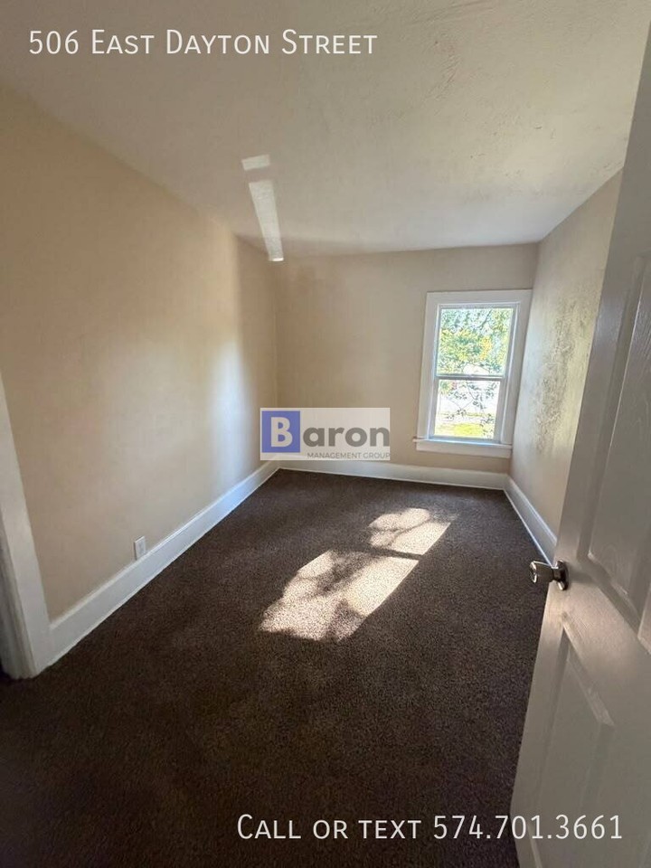506 E Dayton St - Photo 5 of 8
