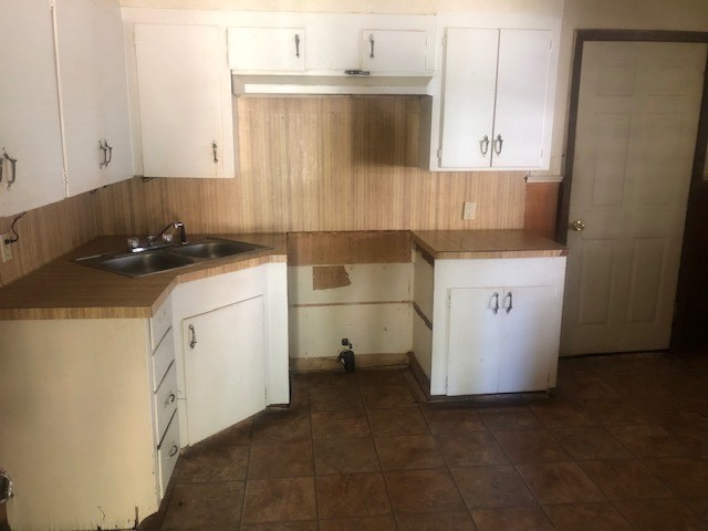 2960 Despot Rd - Photo 2 of 6