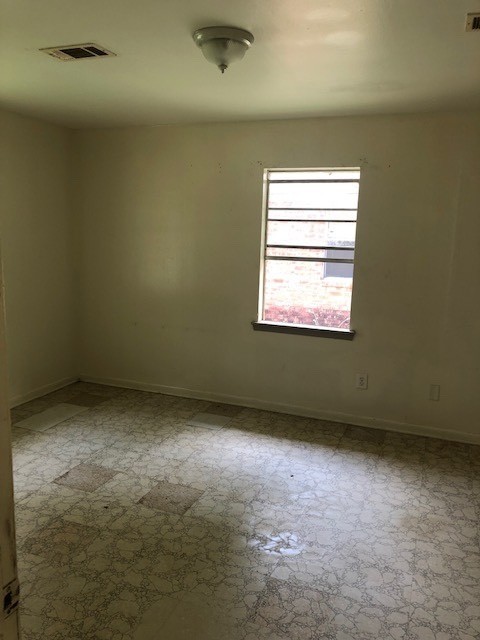 3312 Catherine St - Photo 3 of 8