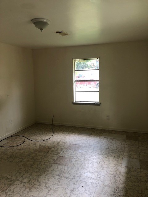 3312 Catherine St - Photo 5 of 8