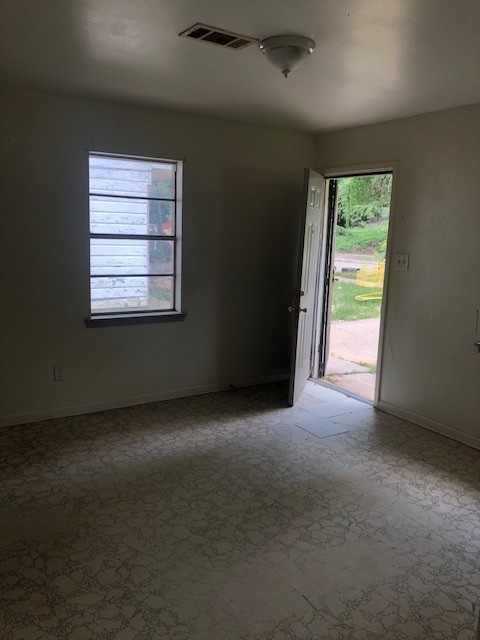 3312 Catherine St - Photo 6 of 8