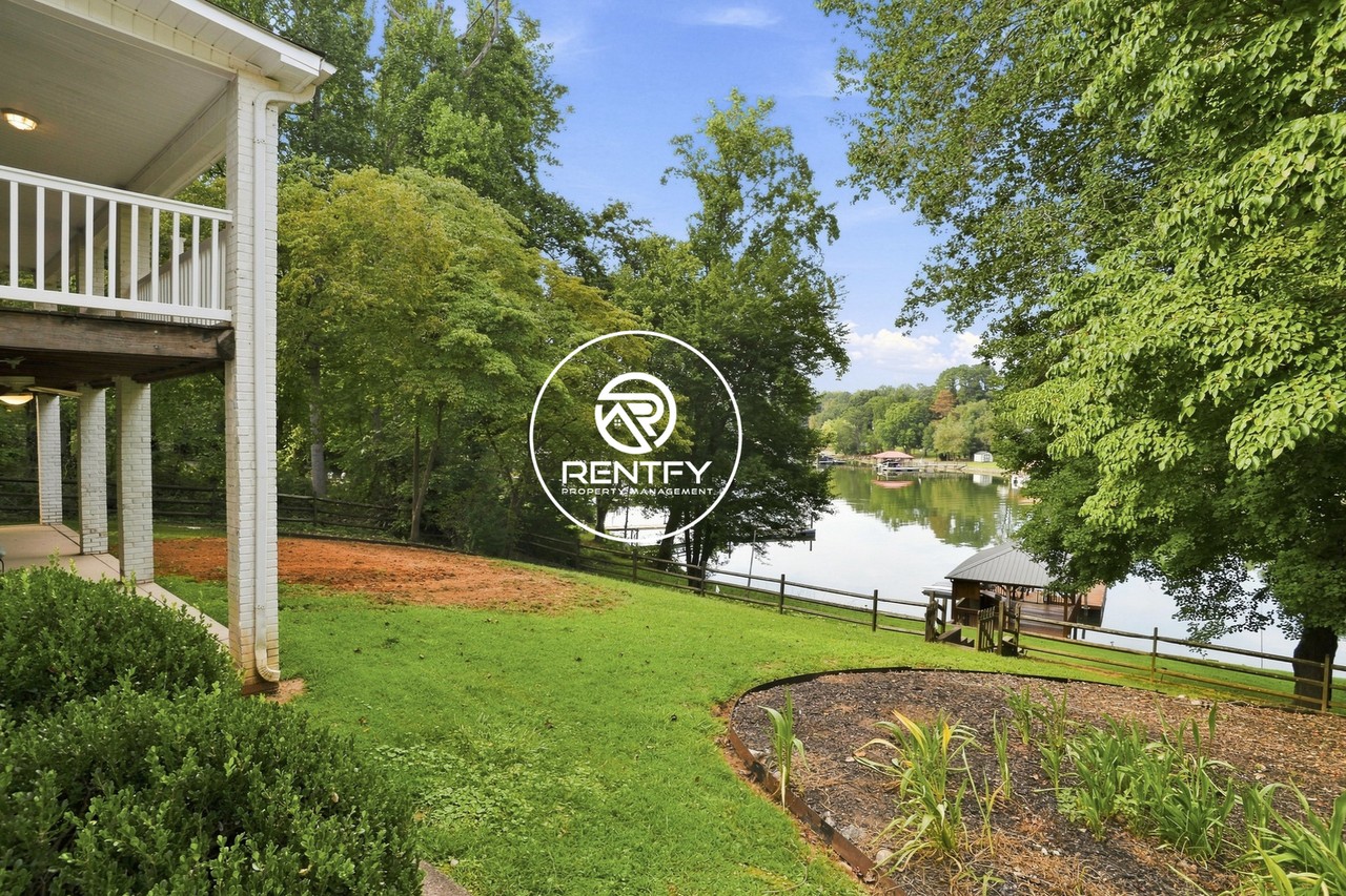 7088 Wateredge Dr