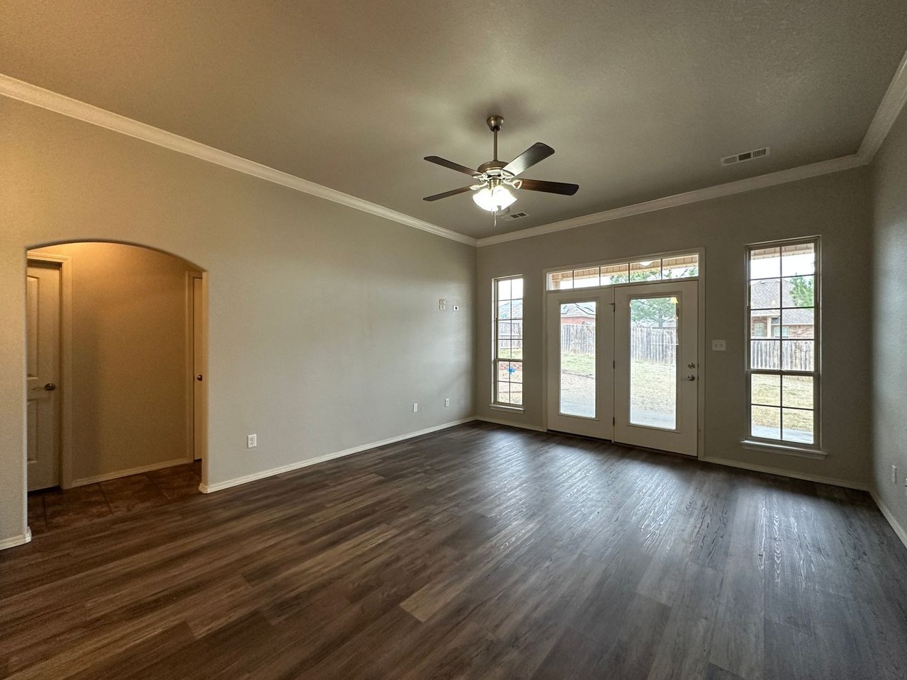 2500 Griffin St - Photo 4 of 15