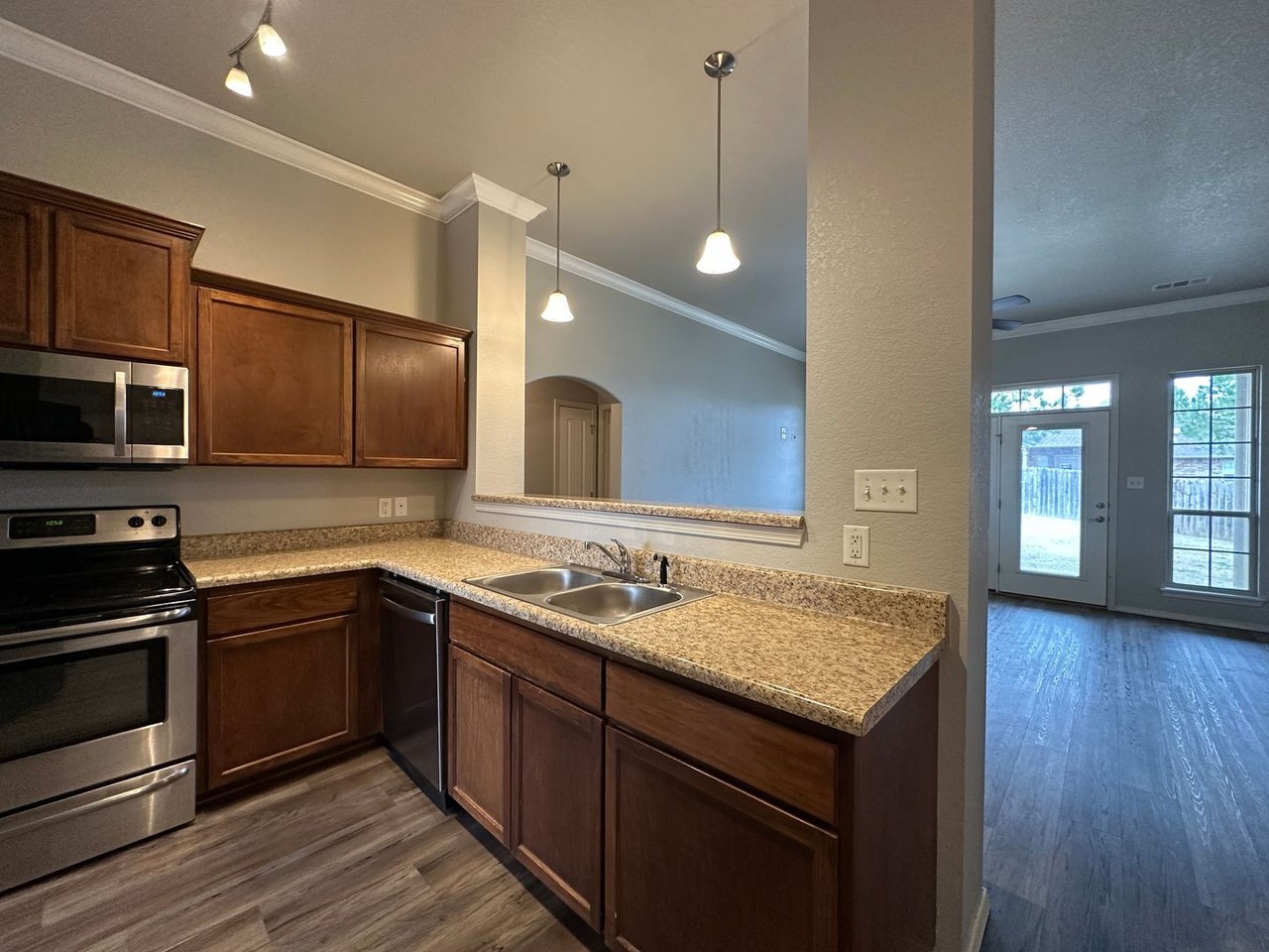2500 Griffin St - Photo 6 of 15