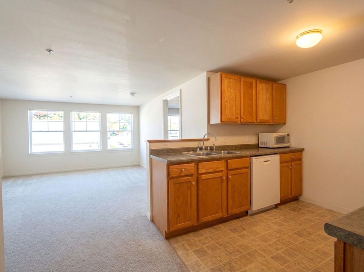 181 Lower Main St - Photo 3 of 10