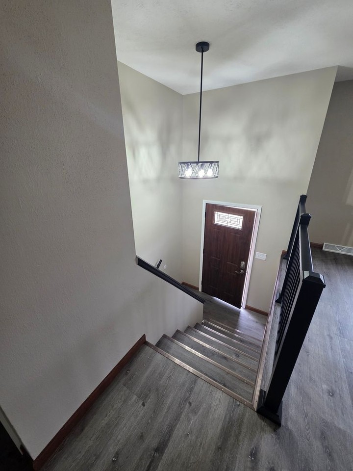 2302 Fairview Dr - Photo 3 of 12