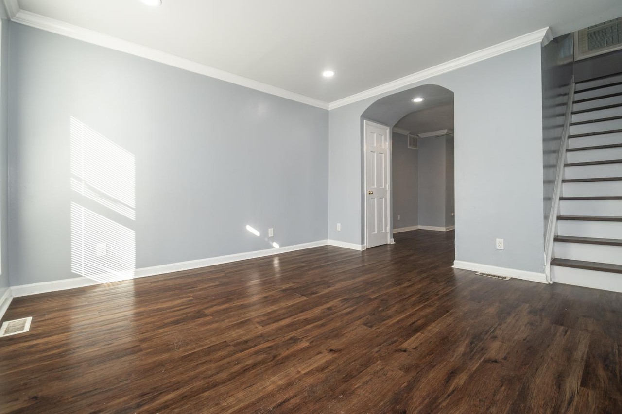 1036 W Lombard St - Photo 2 of 26