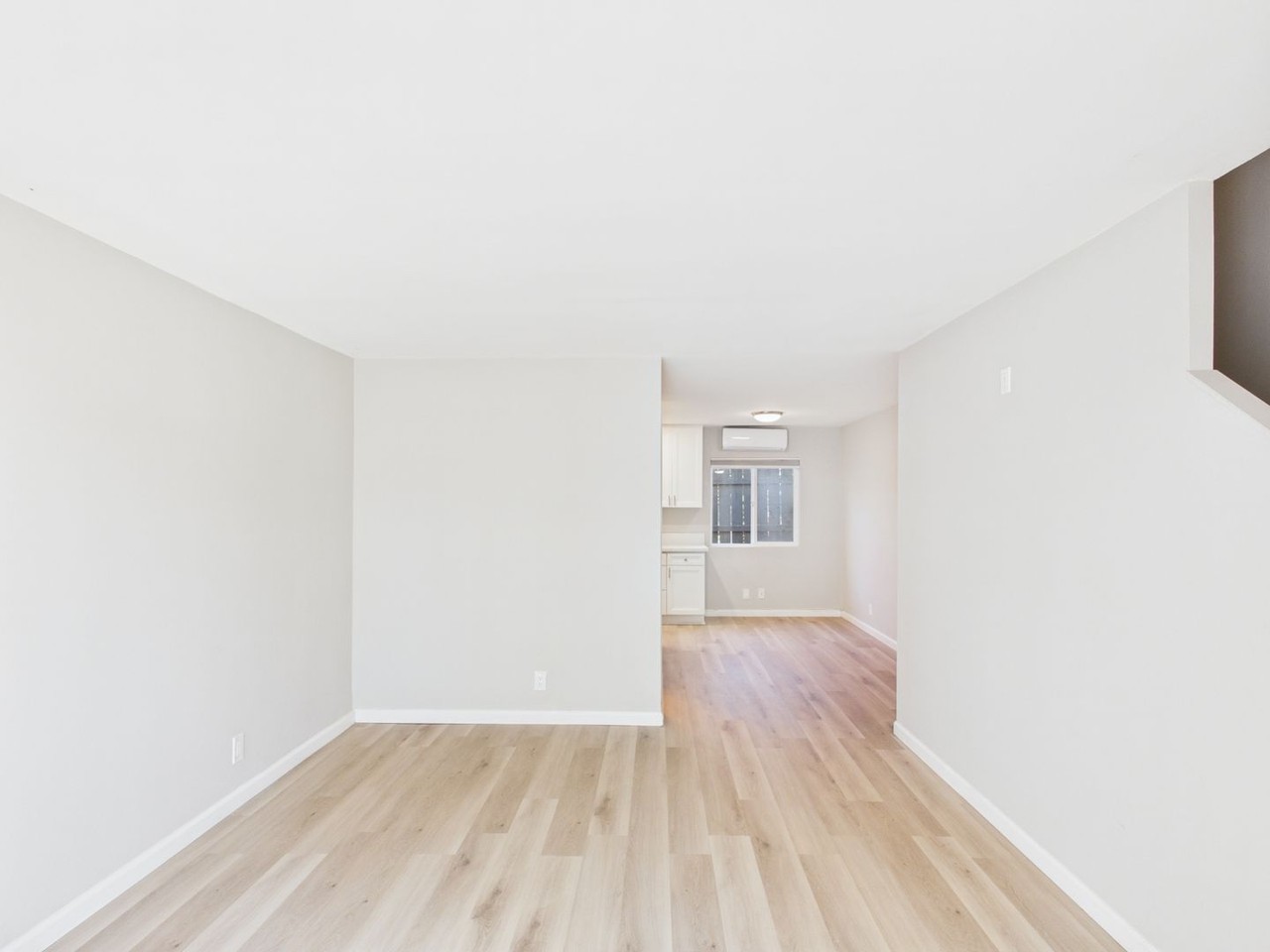 660 N Hickory St #D - Photo 3 of 29