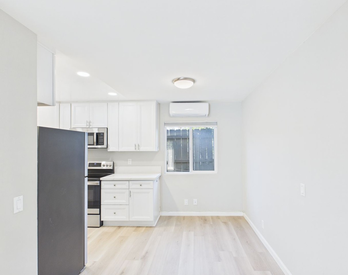 660 N Hickory St #D - Photo 4 of 29