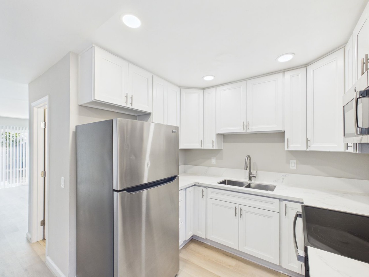 660 N Hickory St #D - Photo 6 of 29