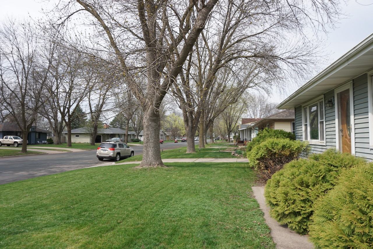 333 S Oak St - Photo 2 of 16