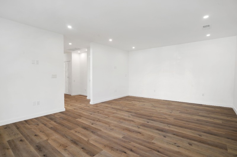 5044 Hartwick St - Photo 4 of 25