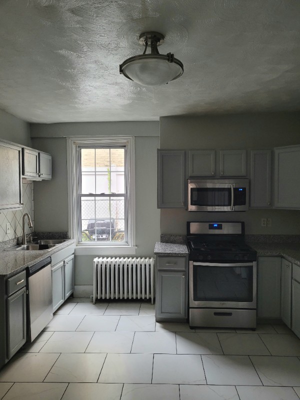 2124 Sidney St - Photo 6 of 16