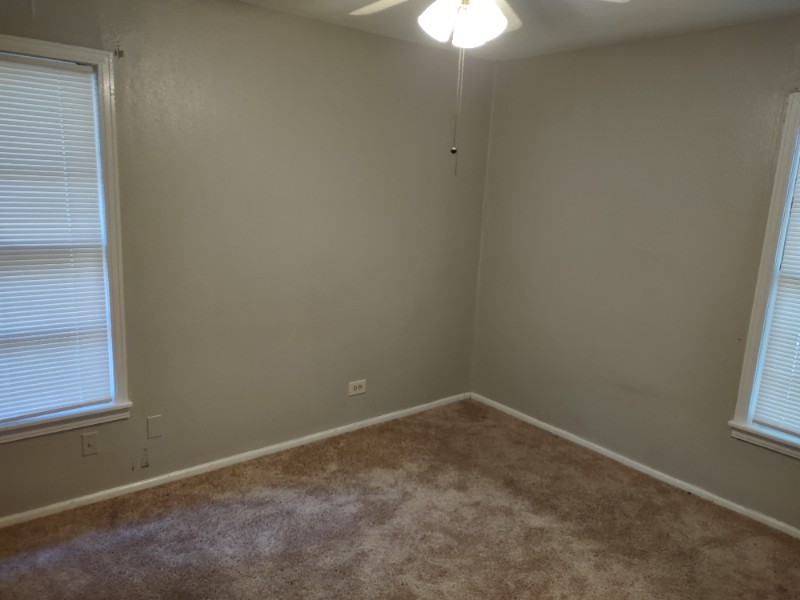 1409 N Mcguire Ave - Photo 5 of 6