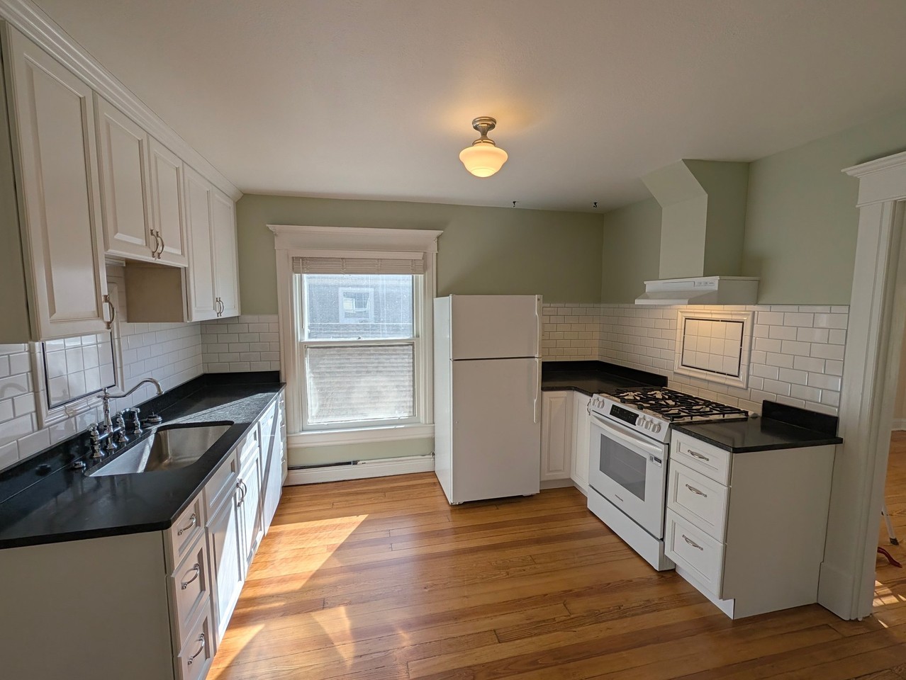1310 W Kiowa St #1308UPPERB - Photo 2 of 13