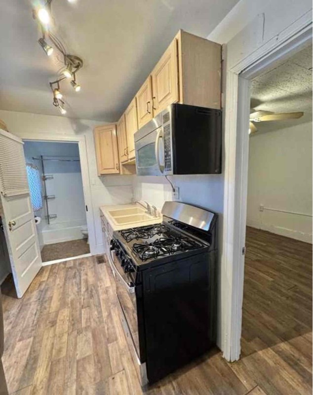 1217 Taylor Ave - Photo 2 of 17