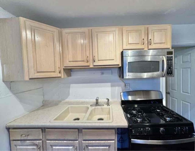 1217 Taylor Ave - Photo 3 of 17