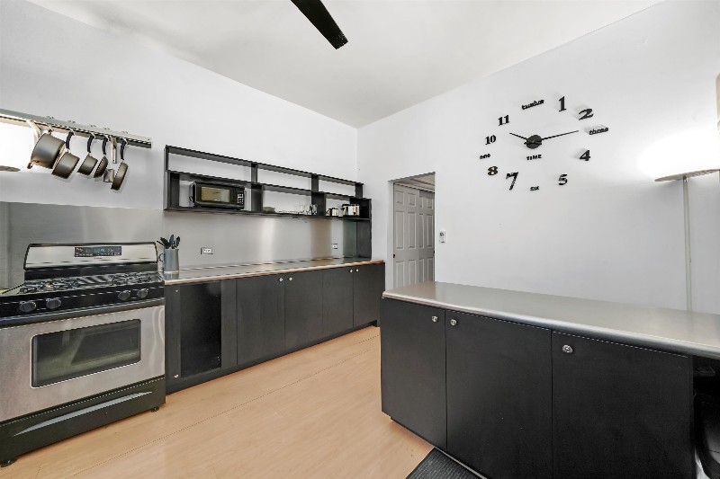 901 S Bishop St #2 - Photo 3 of 20