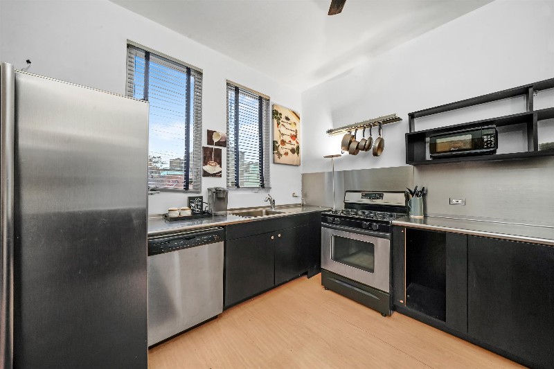 901 S Bishop St #2 - Photo 4 of 20