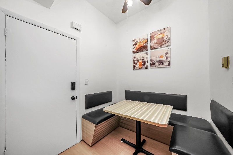 901 S Bishop St #2 - Photo 5 of 20