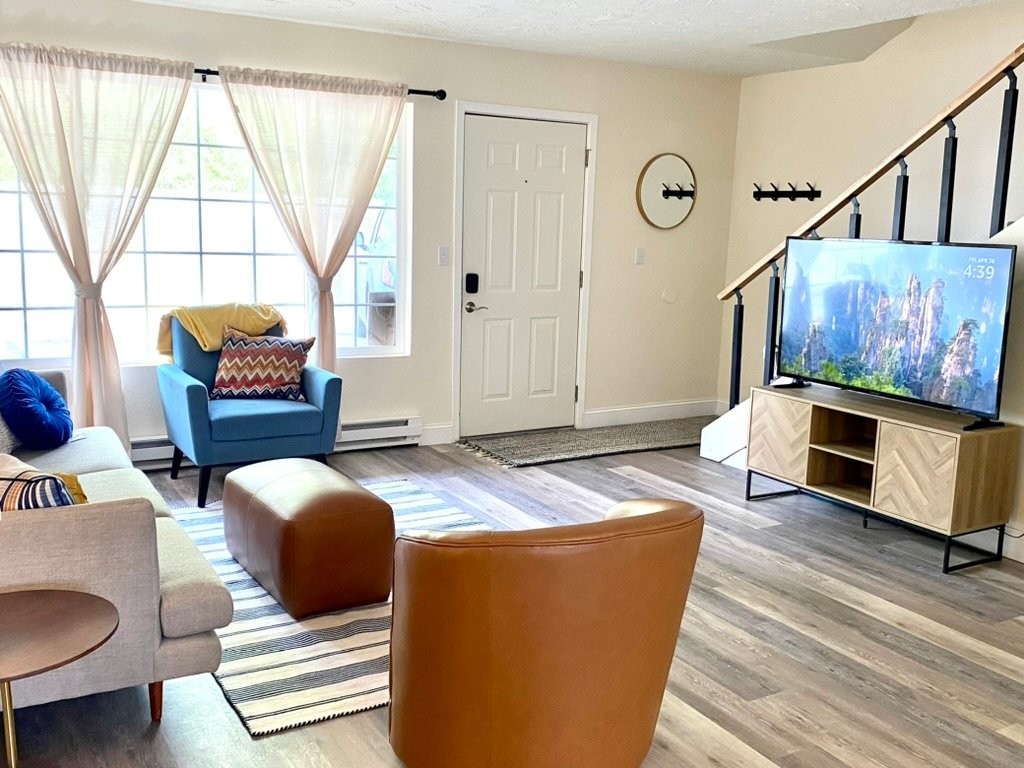 3311 Redwood Ave #8 - Photo 2 of 11