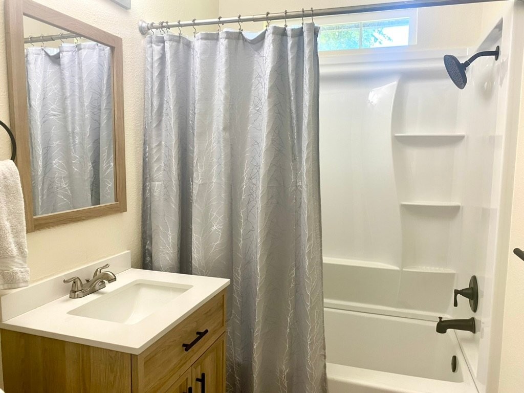 3311 Redwood Ave #8 - Photo 7 of 11