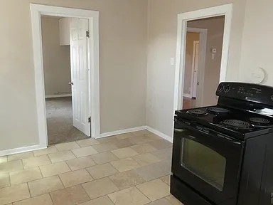 1024 W 15th St - Photo 5 of 14