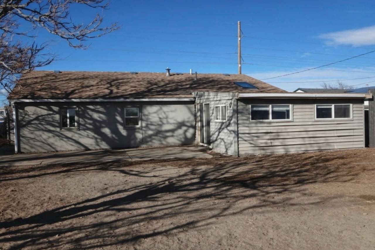 2408 W 13th St - Photo 2 of 16