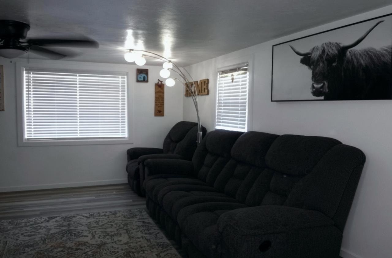 2408 W 13th St - Photo 4 of 16