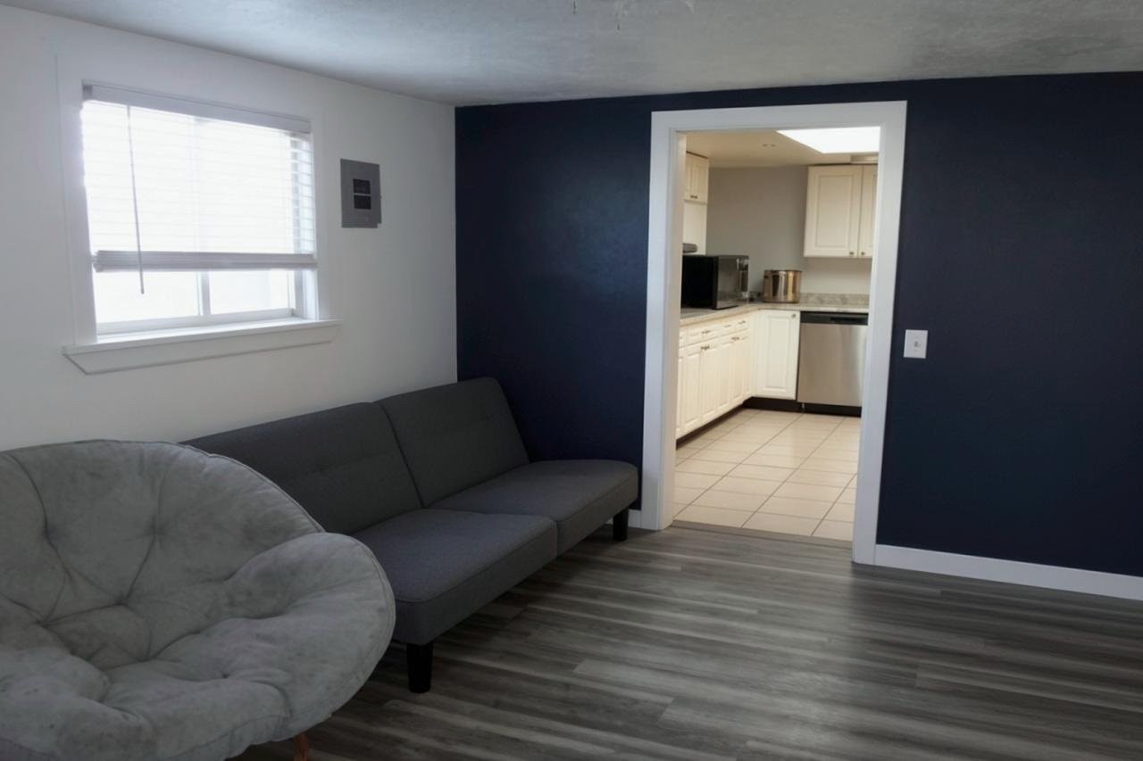 2408 W 13th St - Photo 5 of 16