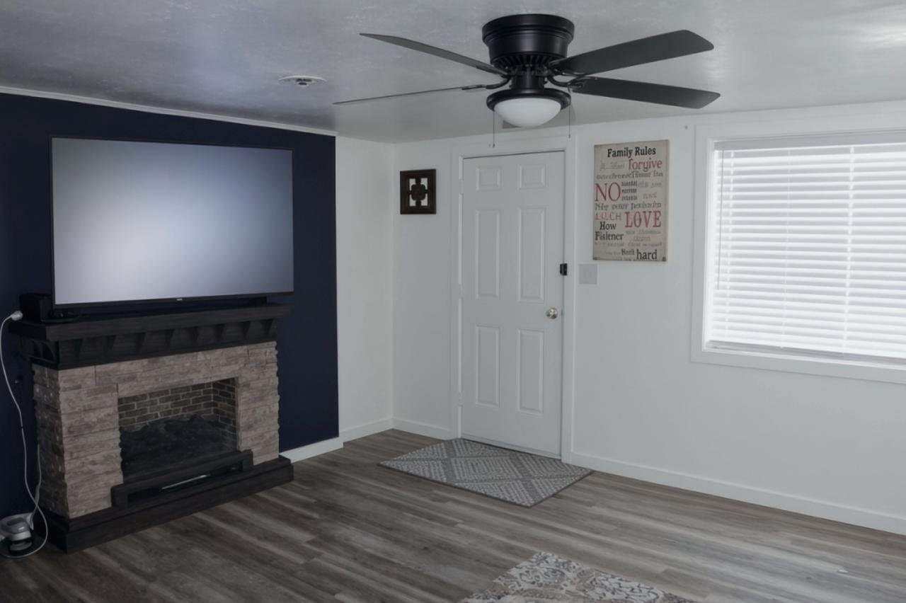 2408 W 13th St - Photo 6 of 16