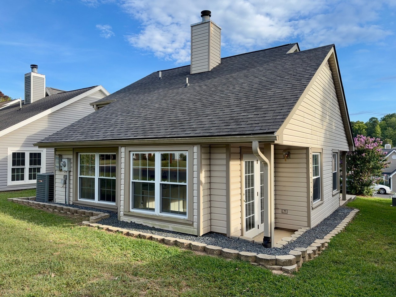 405 Amberly Dr - Photo 4 of 17