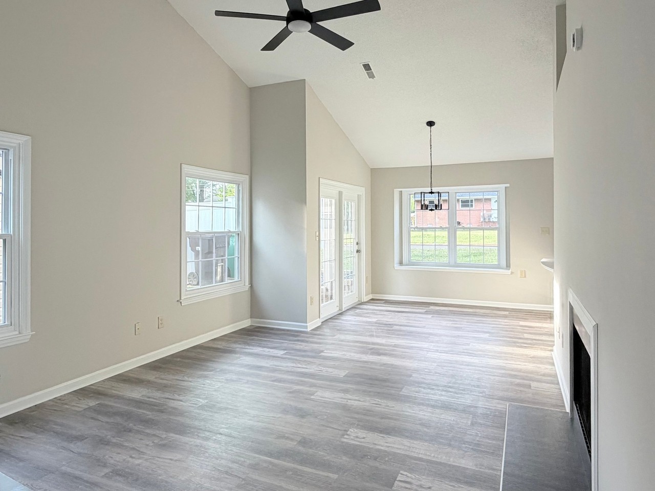405 Amberly Dr - Photo 7 of 17