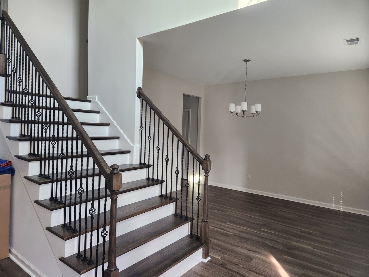 271 Chestnut Dr - Photo 2 of 10