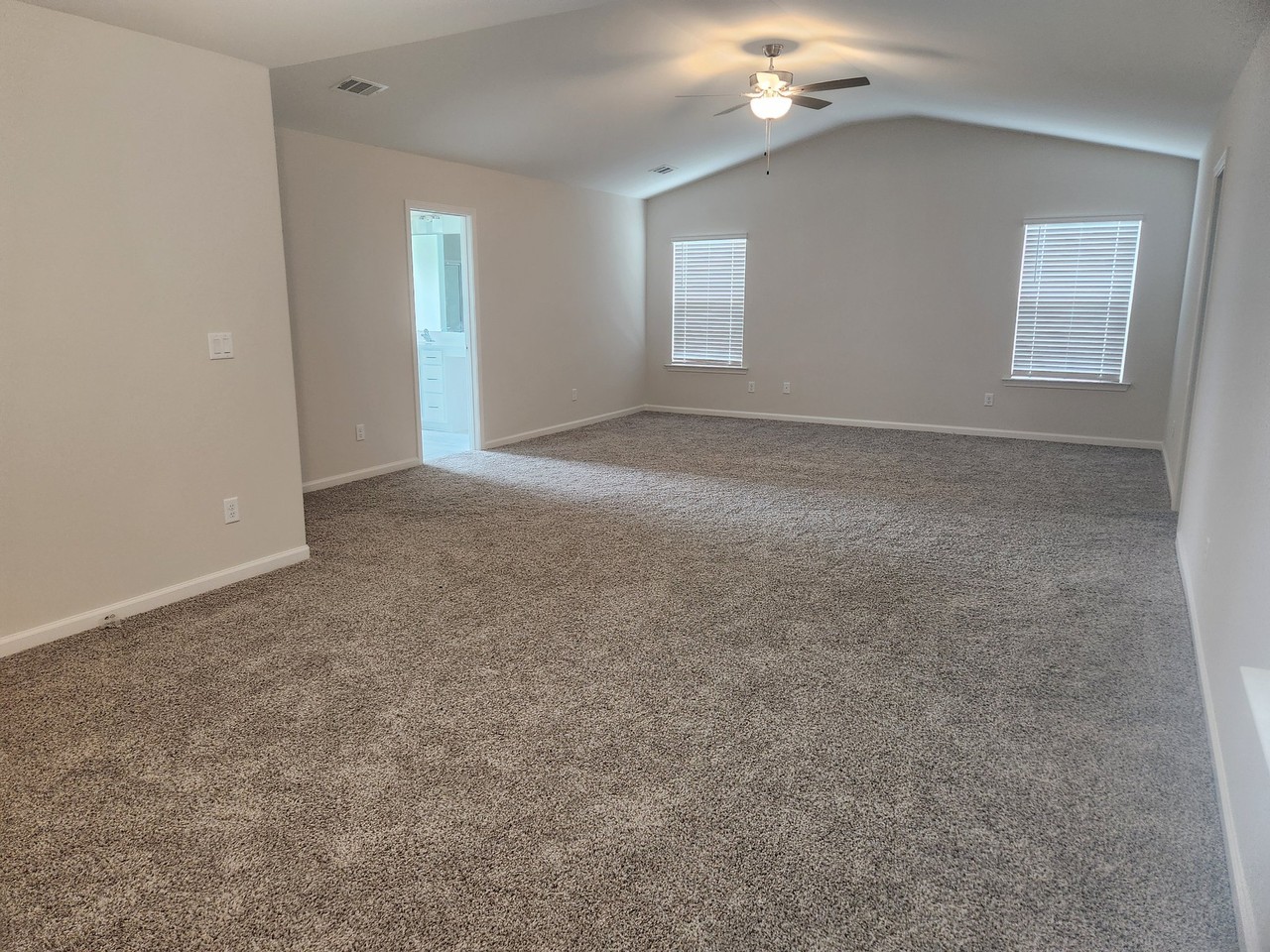 271 Chestnut Dr - Photo 4 of 10