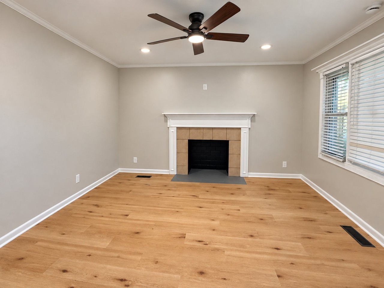 1121 Cook Dr - Photo 5 of 20