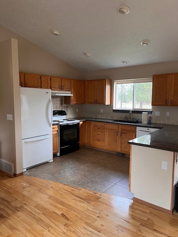 808 N Fairchild Dr - Photo 5 of 11