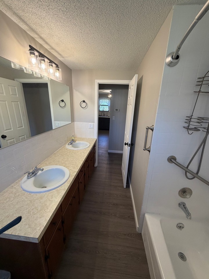 15 Glendale Ter - Photo 7 of 15