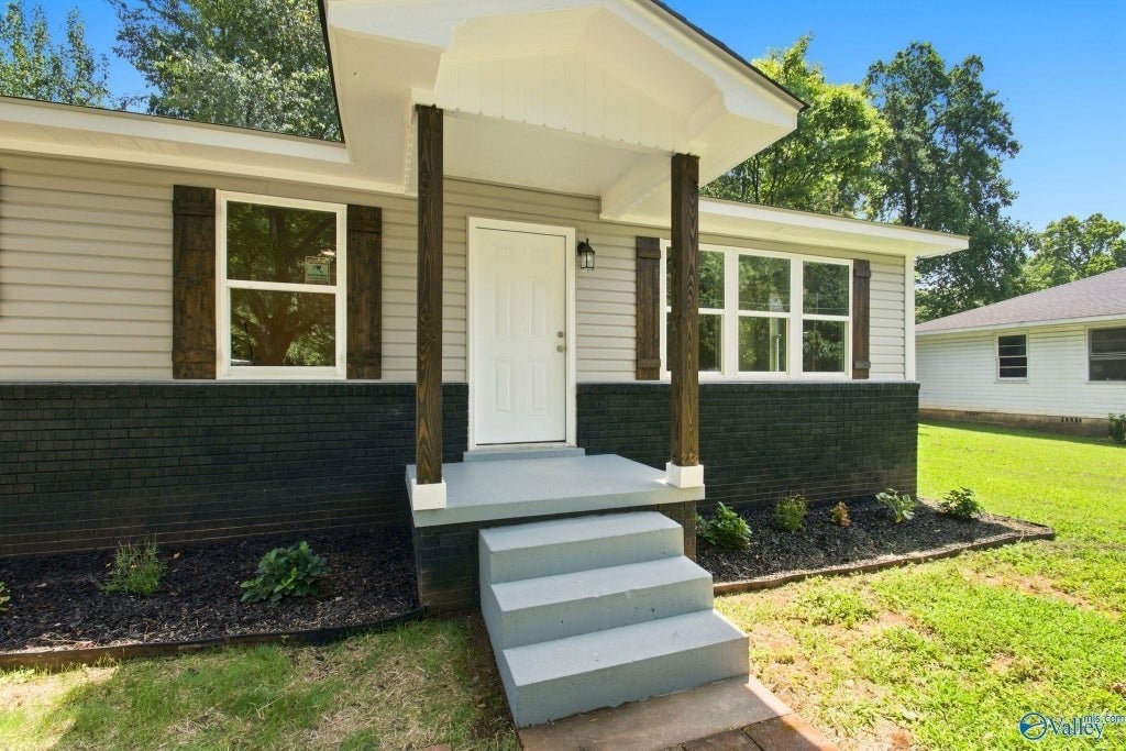3506 Gay St Nw - Photo 2 of 20