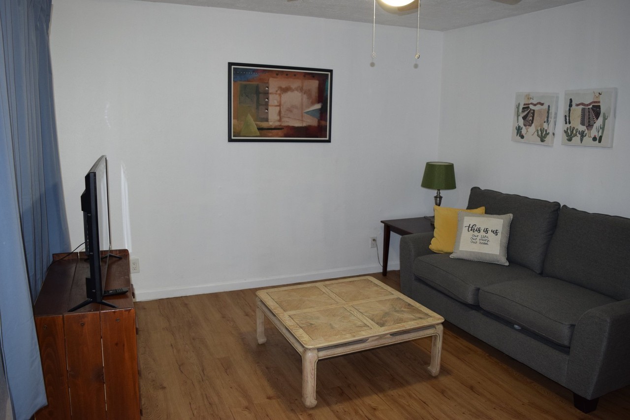 1804 Buena Vista Dr Se #4 - Photo 2 of 15