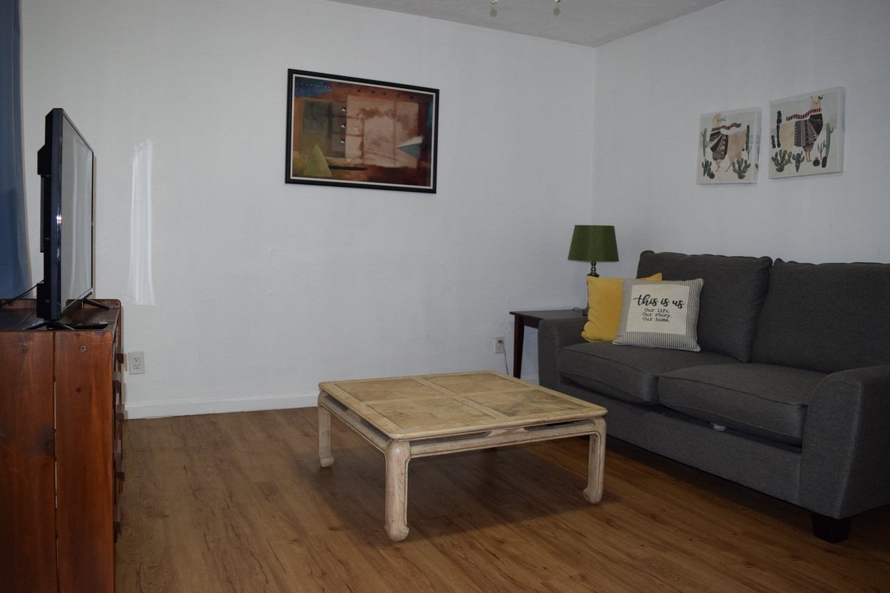 1804 Buena Vista Dr Se #4 - Photo 3 of 15