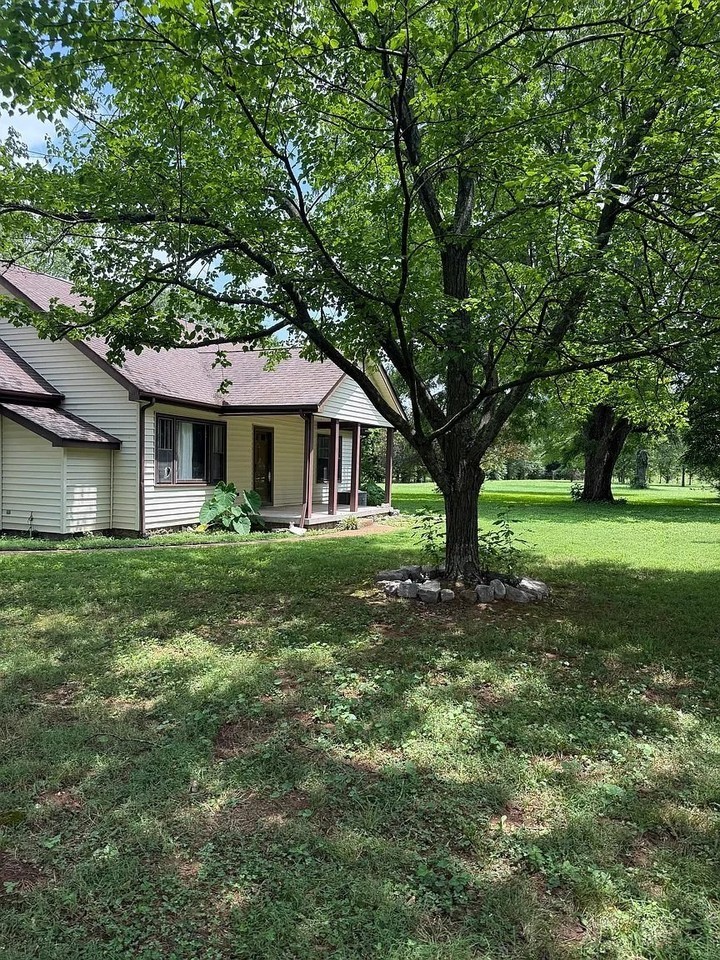 1504 Harrison Rd - Photo 2 of 16