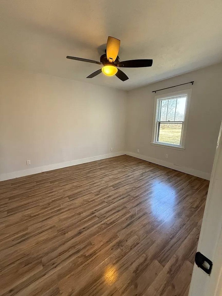 1504 Harrison Rd - Photo 3 of 16