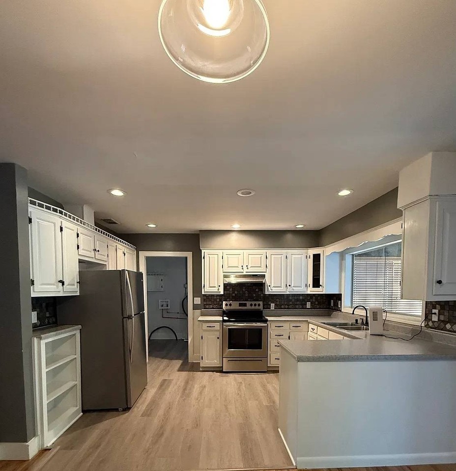 1504 Harrison Rd - Photo 4 of 16