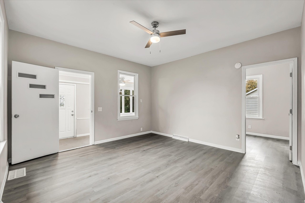 1532 N Sturdevant St - Photo 5 of 16
