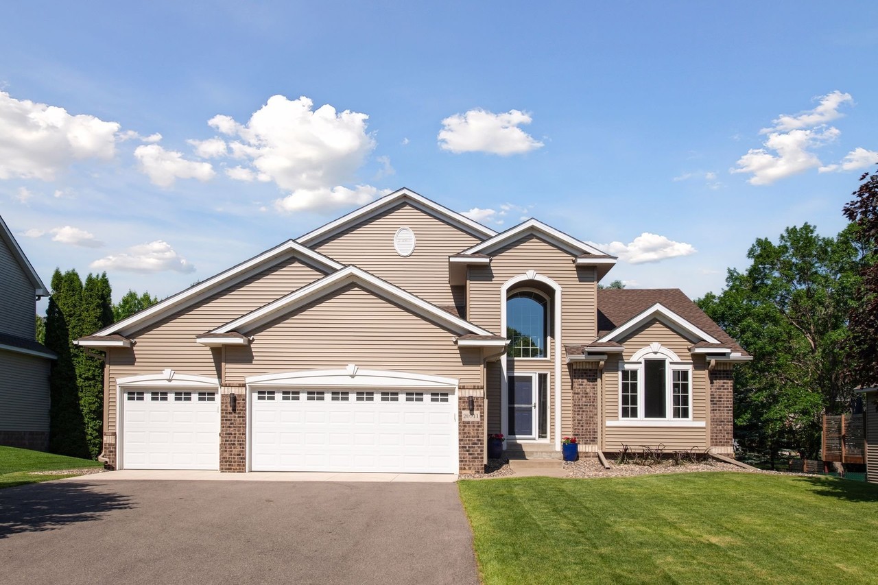 20911 Illinois Path - Photo 2 of 15