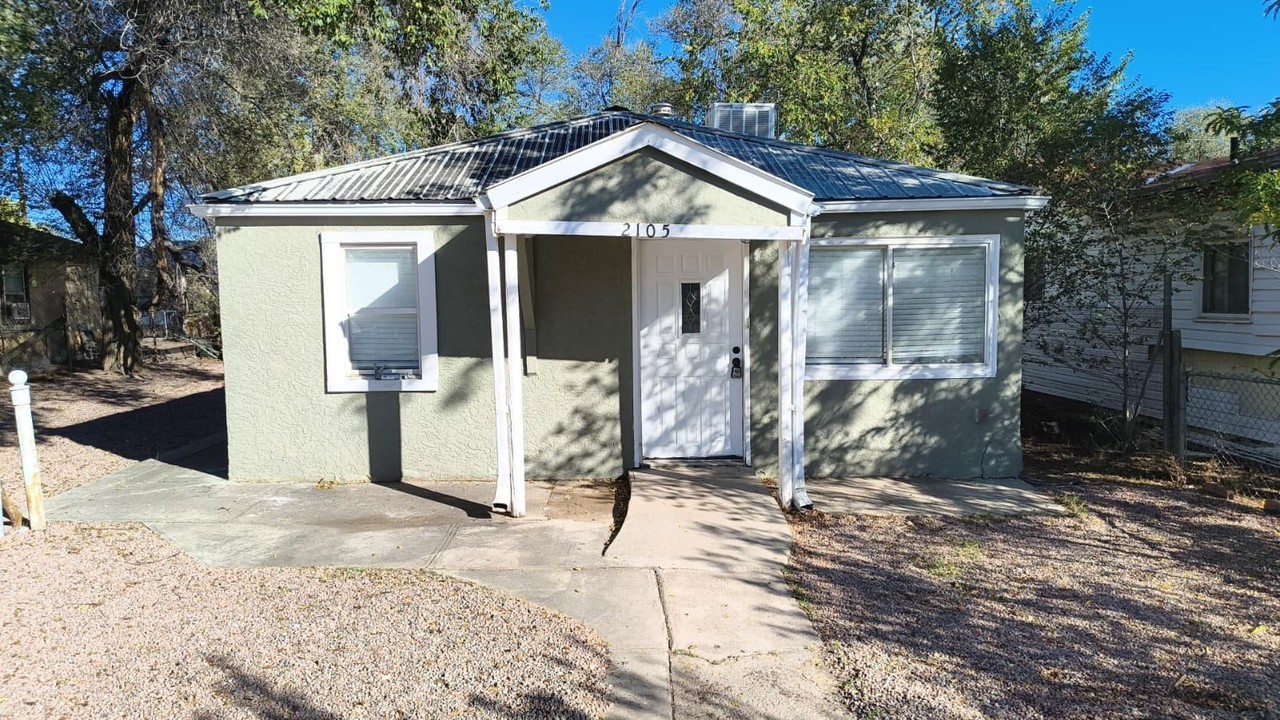 2105 W 19th St - Photo 2 of 11